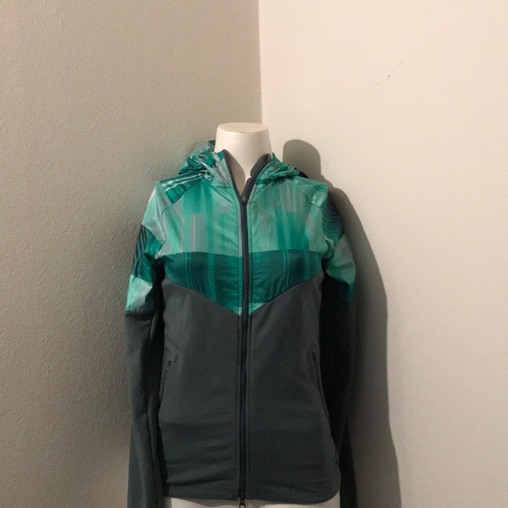 Nike dry fit jacket like new super cute!!!!
